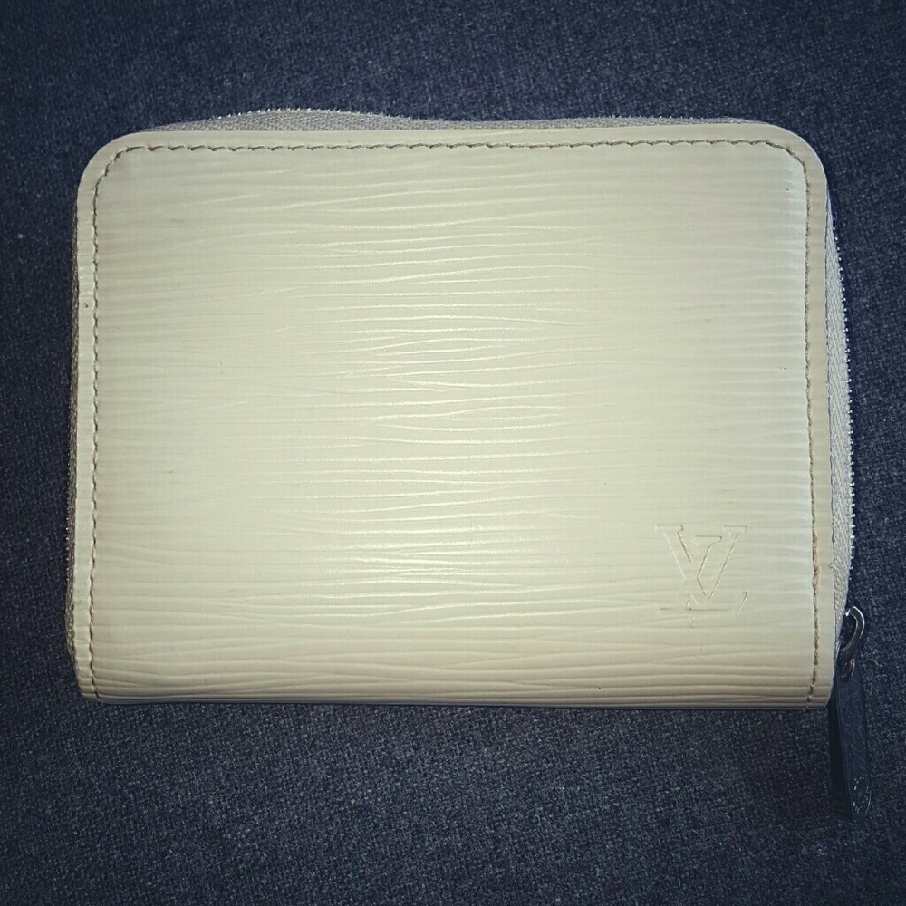 🚫SOLD🚫 **Authentic** Louis Vuitton Epi Wallet