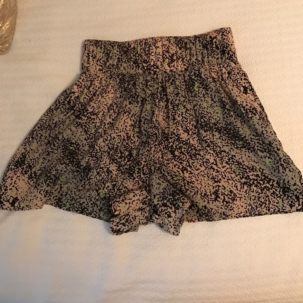 BCBG flowy shorts