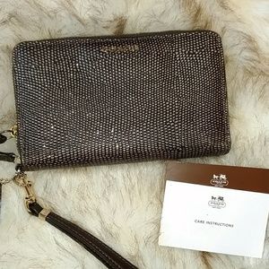 Coach Wristlet/Wallet like Brand New!