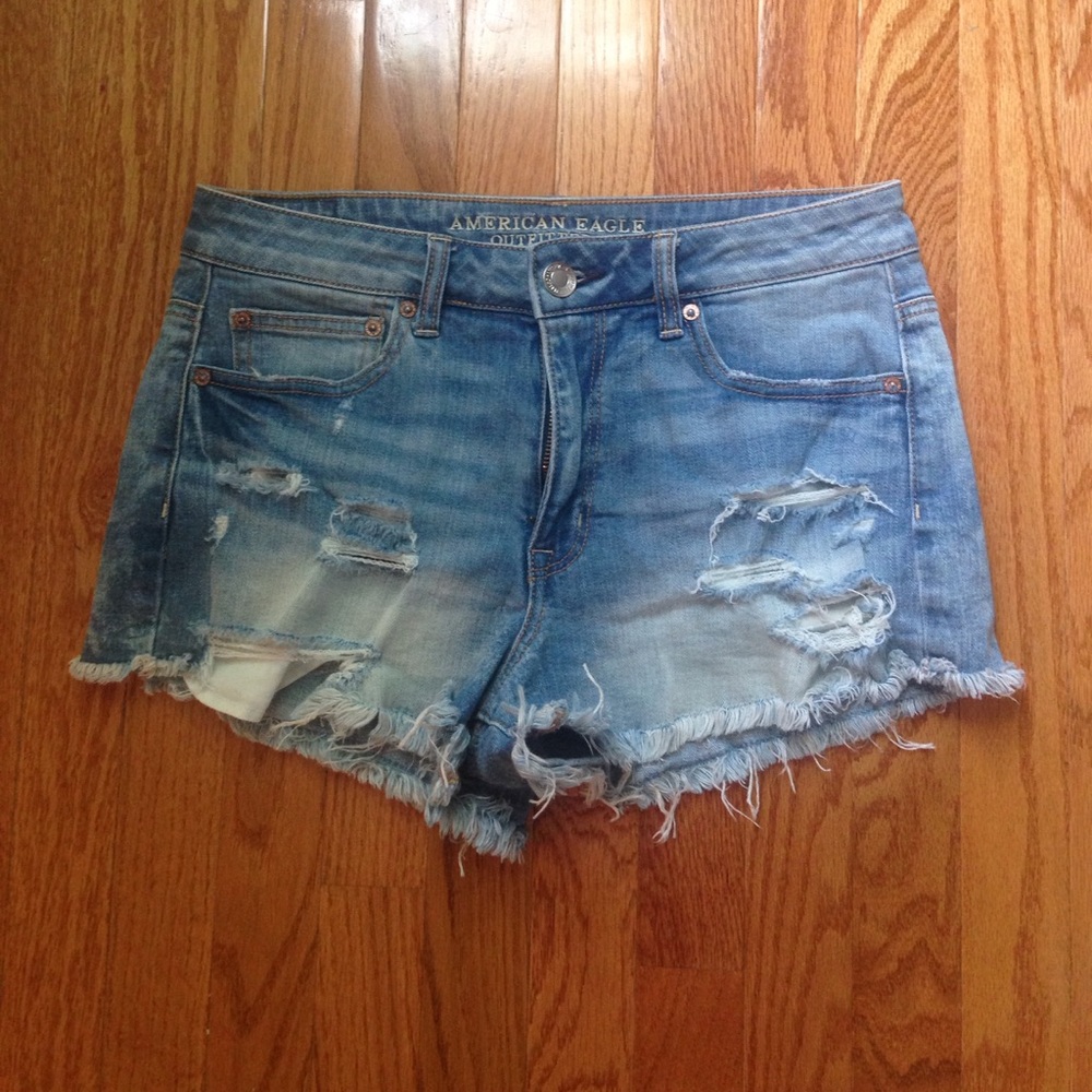 AEO Distressed Light Denim Shorts (Size 10)