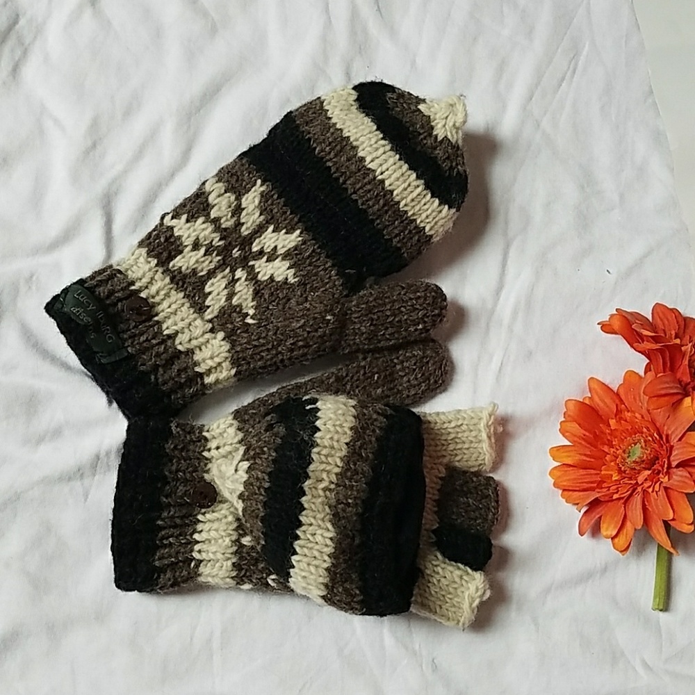 Lucy IbuRG wool finger mittens