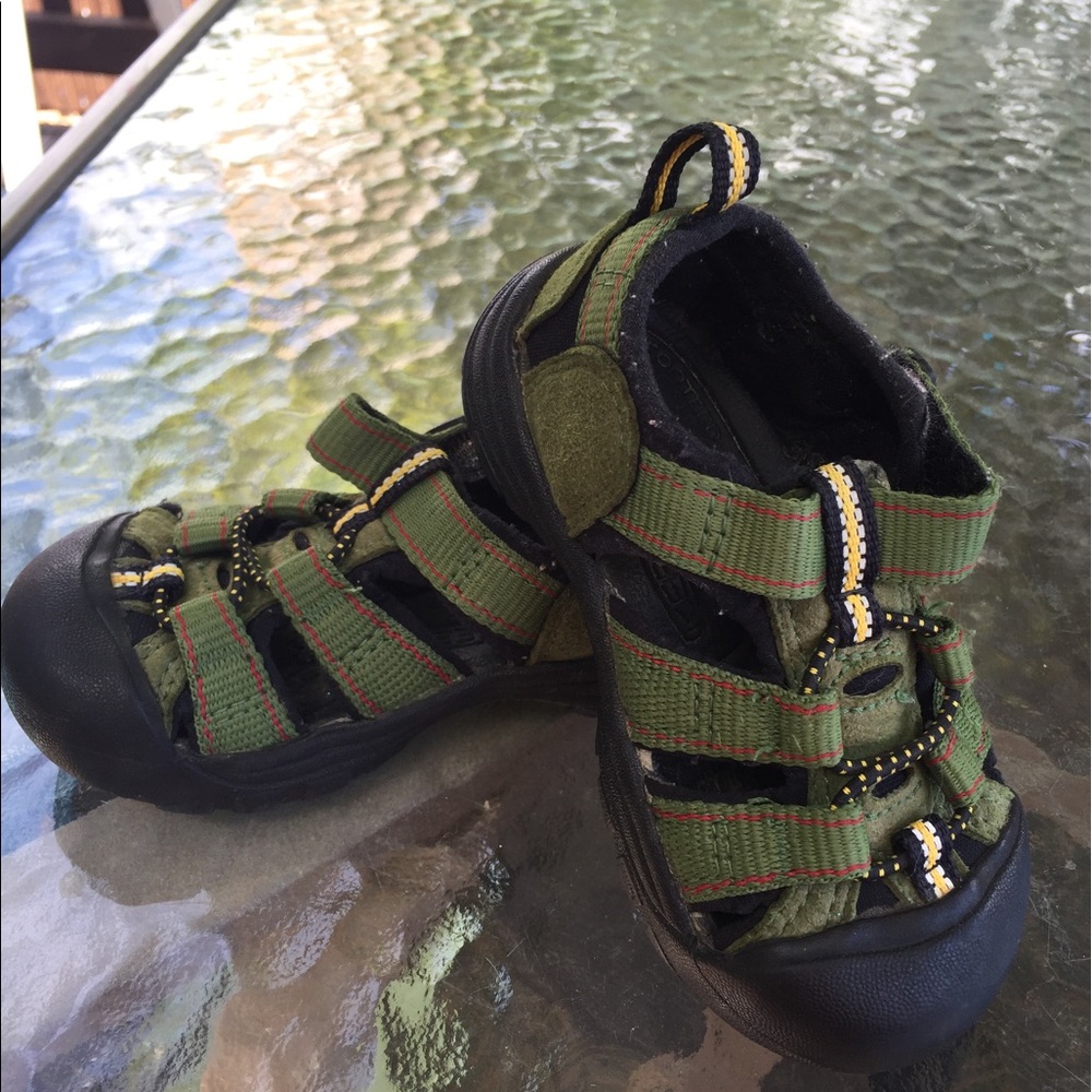 Keens infant size 5