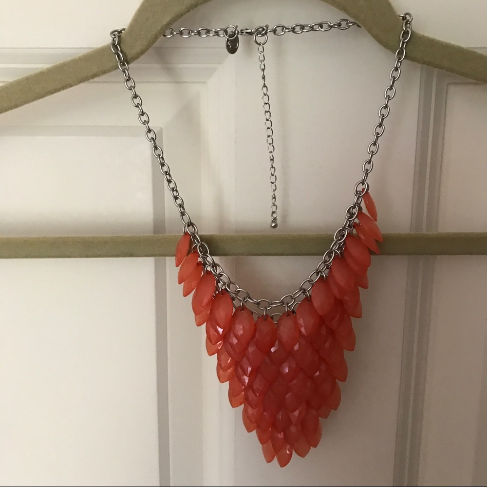 Pretty peach necklace! 🌼