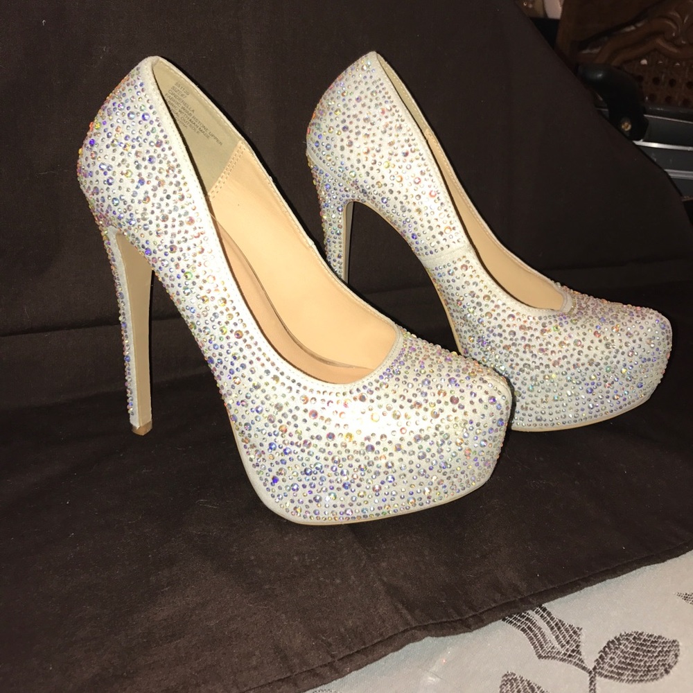 Cinderella Crystal Platform Heels - NWT size 7