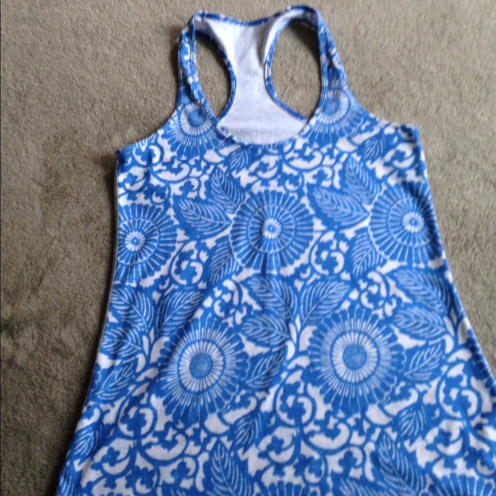 Lululemon blue & white tee.