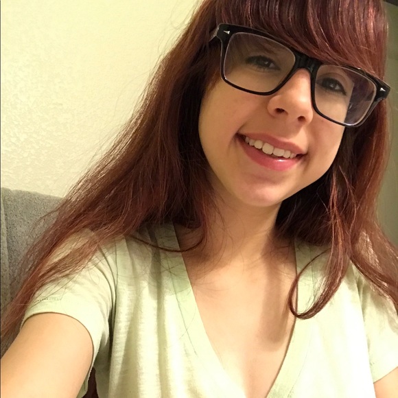 Meet your Posher, Sierra - Picture 1 of 1