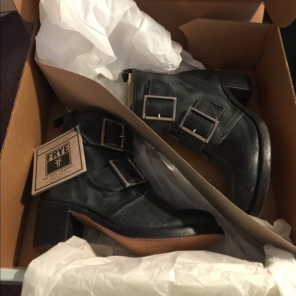 Ladies Frye boot - Picture 2 of 5