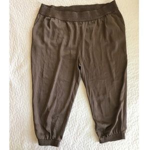 ⭐️ LYS flowy ankle pants.