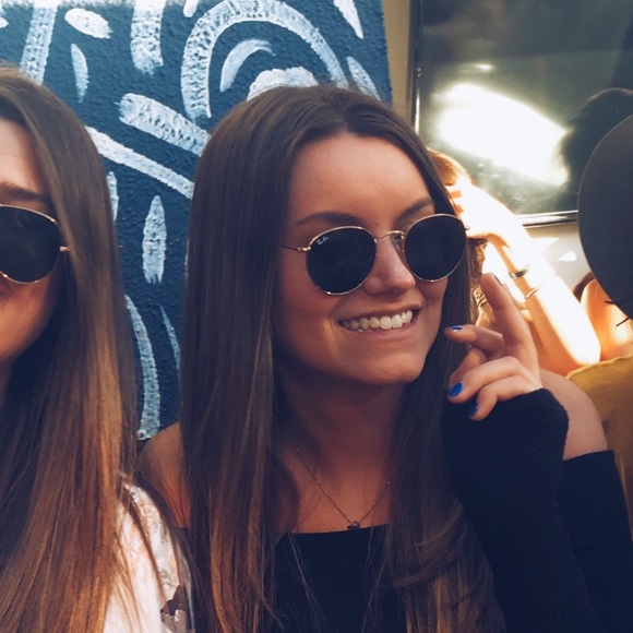 Meet your Posher, Cara - Picture 1 of 1