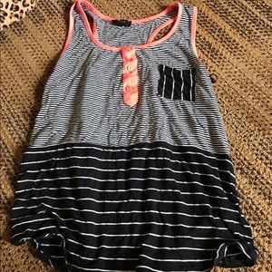 New tank top medium