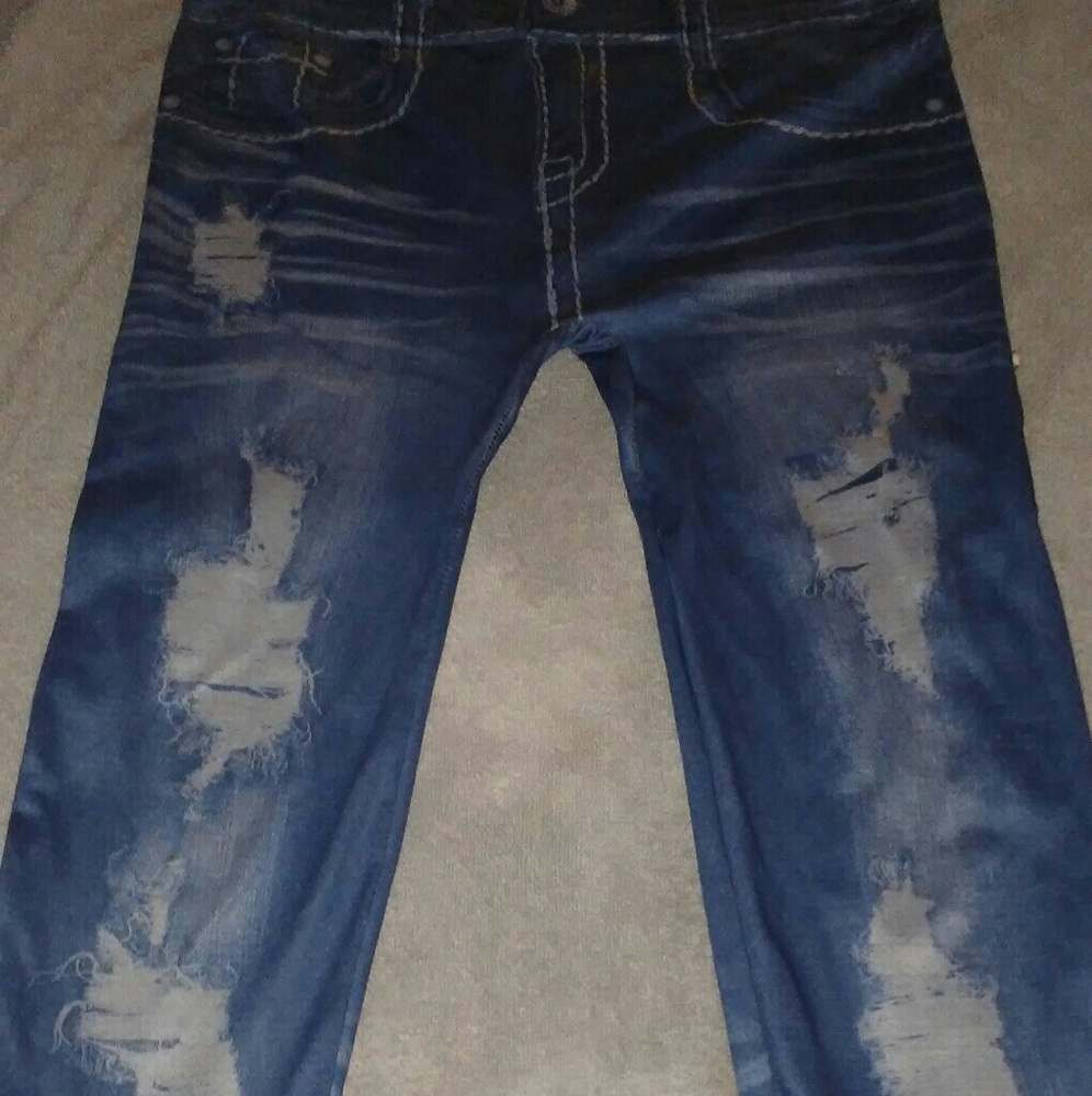 Women's distressed skinny jeans