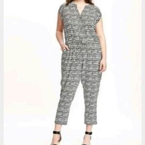 Oldnavy black and white jumpsuit NWT