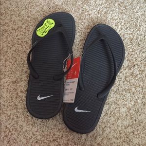 Nike flip flops