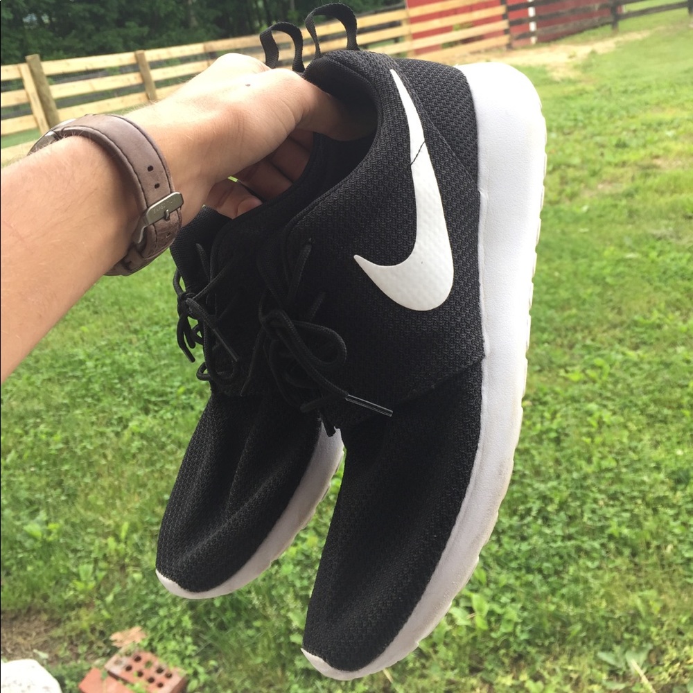 Nike Roshe Size 10 Customized White Swoop