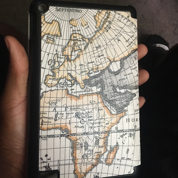 Amazon Tablet - Picture 3 of 3