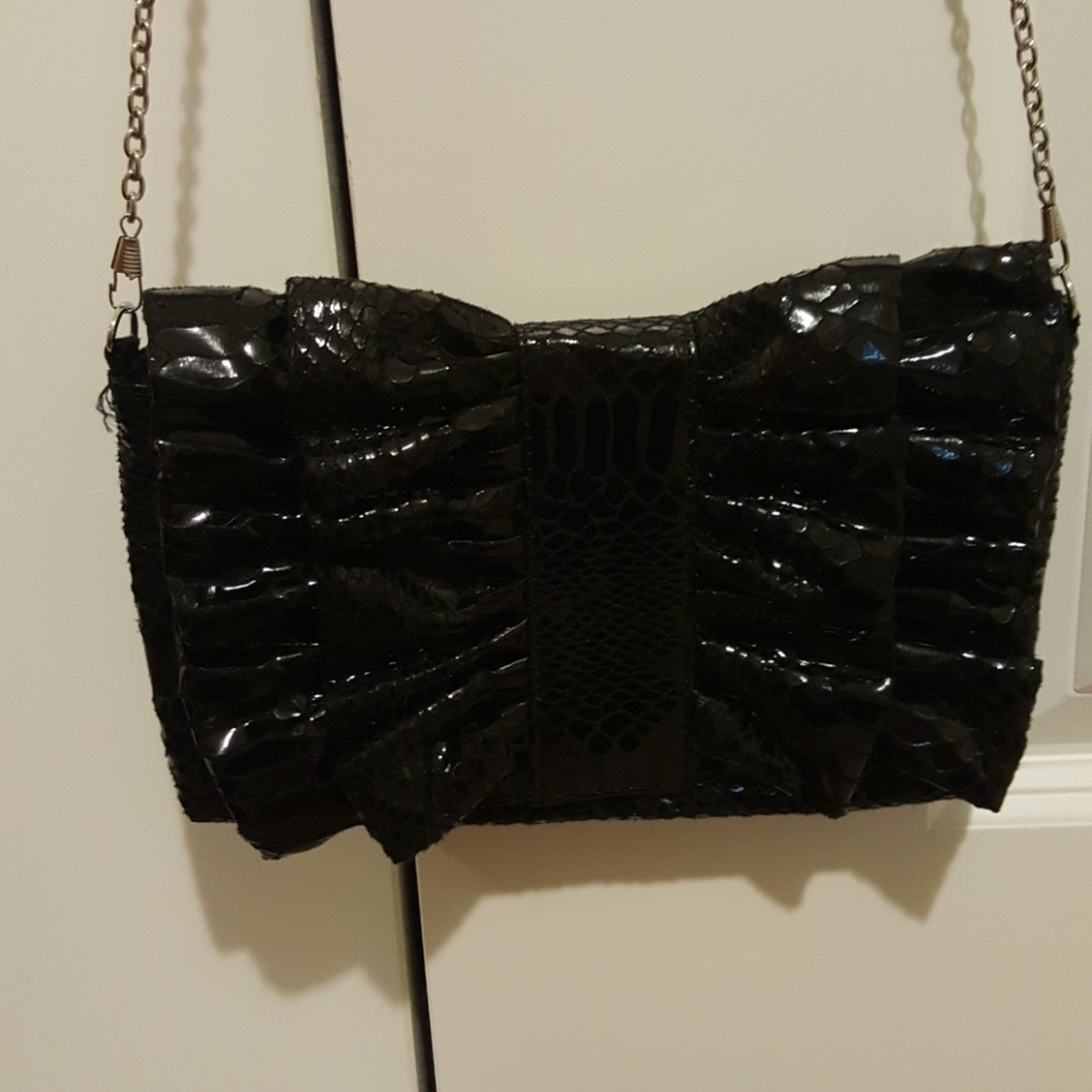 Black clutch