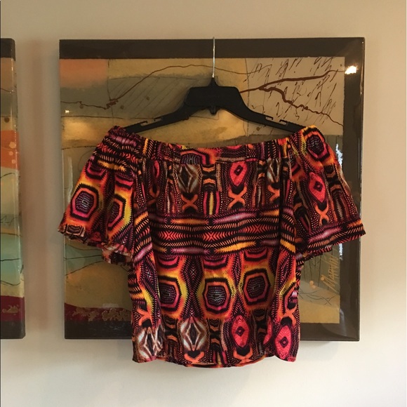 💕🌺 Ladies Multi Colored Top💕🌺 - Picture 2 of 2