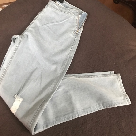Mink Pink light wash mom jeans - Picture 1 of 8