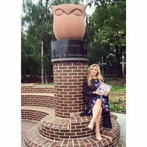 Meet your Posher, Emily