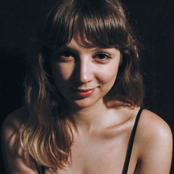 Meet your Posher, Olivia - Picture 1 of 1