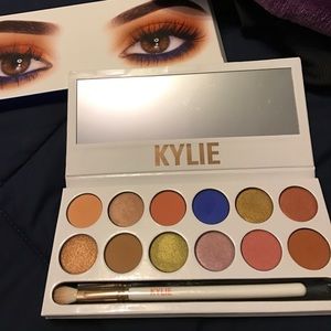 Authentic Kylie Royal Peach Palette.