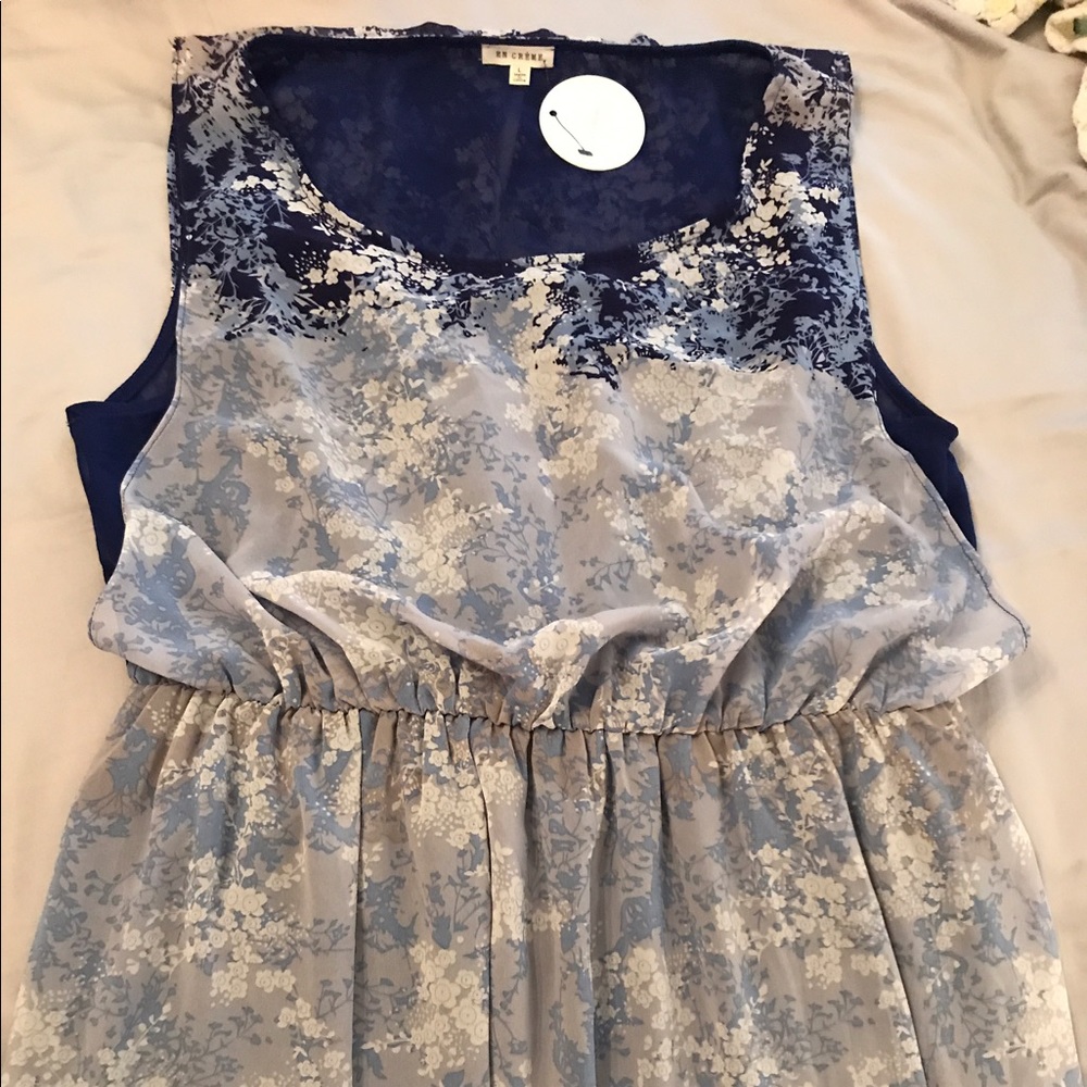 Beautiful Blue Floral Pattern Flowing Maxi Dress