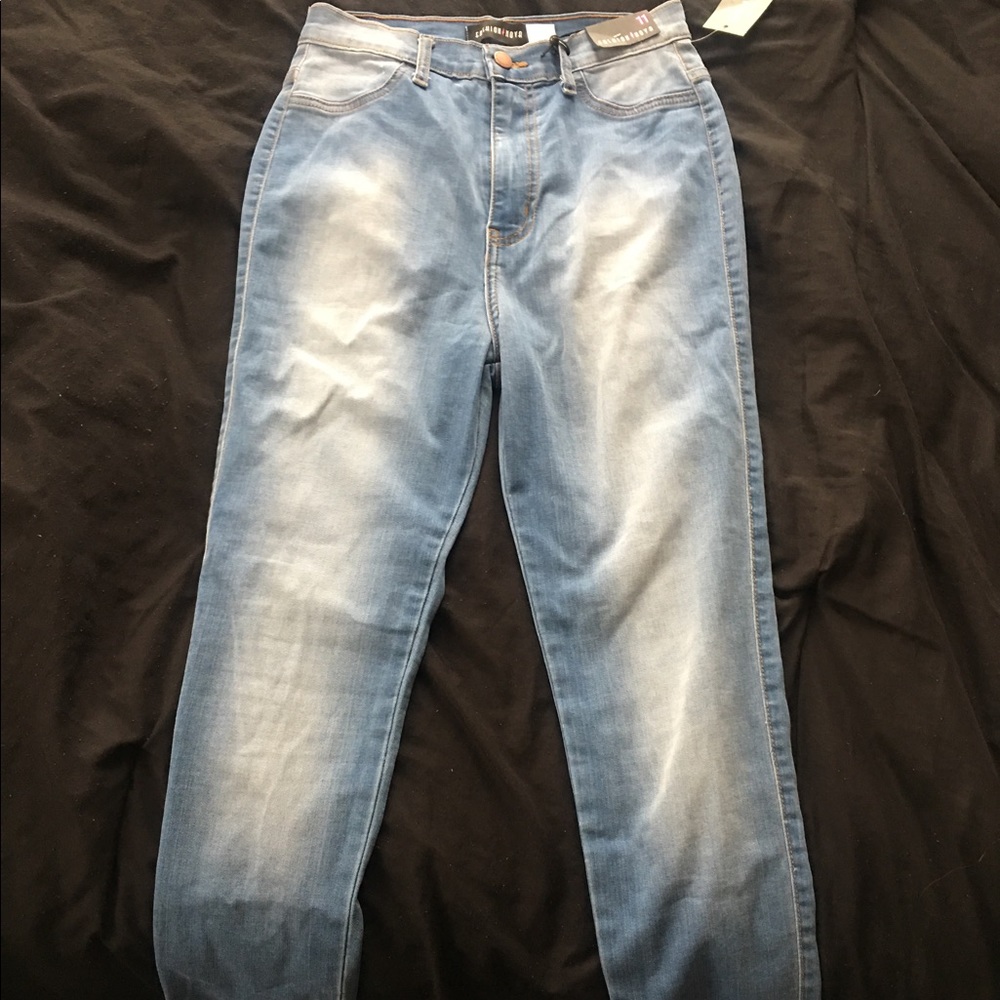 High waisted jeans