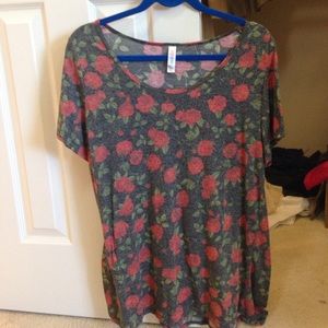 2XL Lularoe Classic T red roses pattern