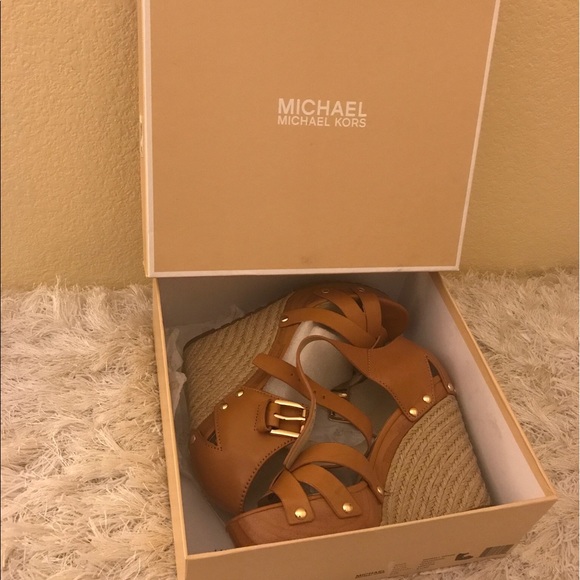 HOLD. MK wedges - Picture 2 of 7