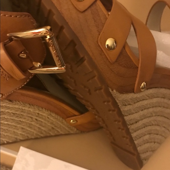 HOLD. MK wedges - Picture 5 of 7