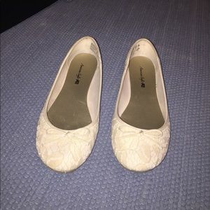 White lace flats; American Eagle; size 7 1/2