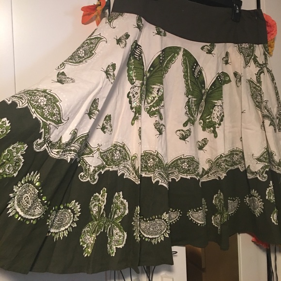 Butterfly Print Flare Midi Skirt - Picture 3 of 4