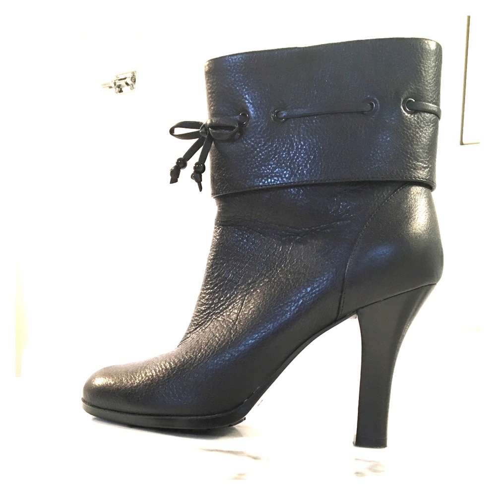 New 8.5 M Sofft Ballena heel bootie, black