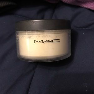 MAC Iridescent Powder in Bee Dust