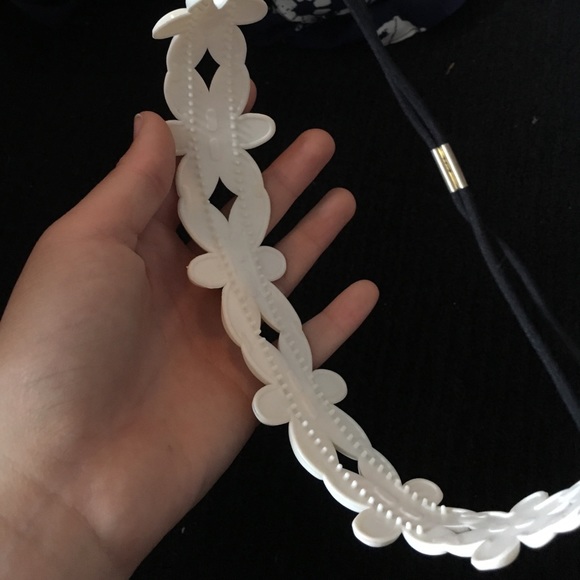 New White Flower Headband - Picture 3 of 3