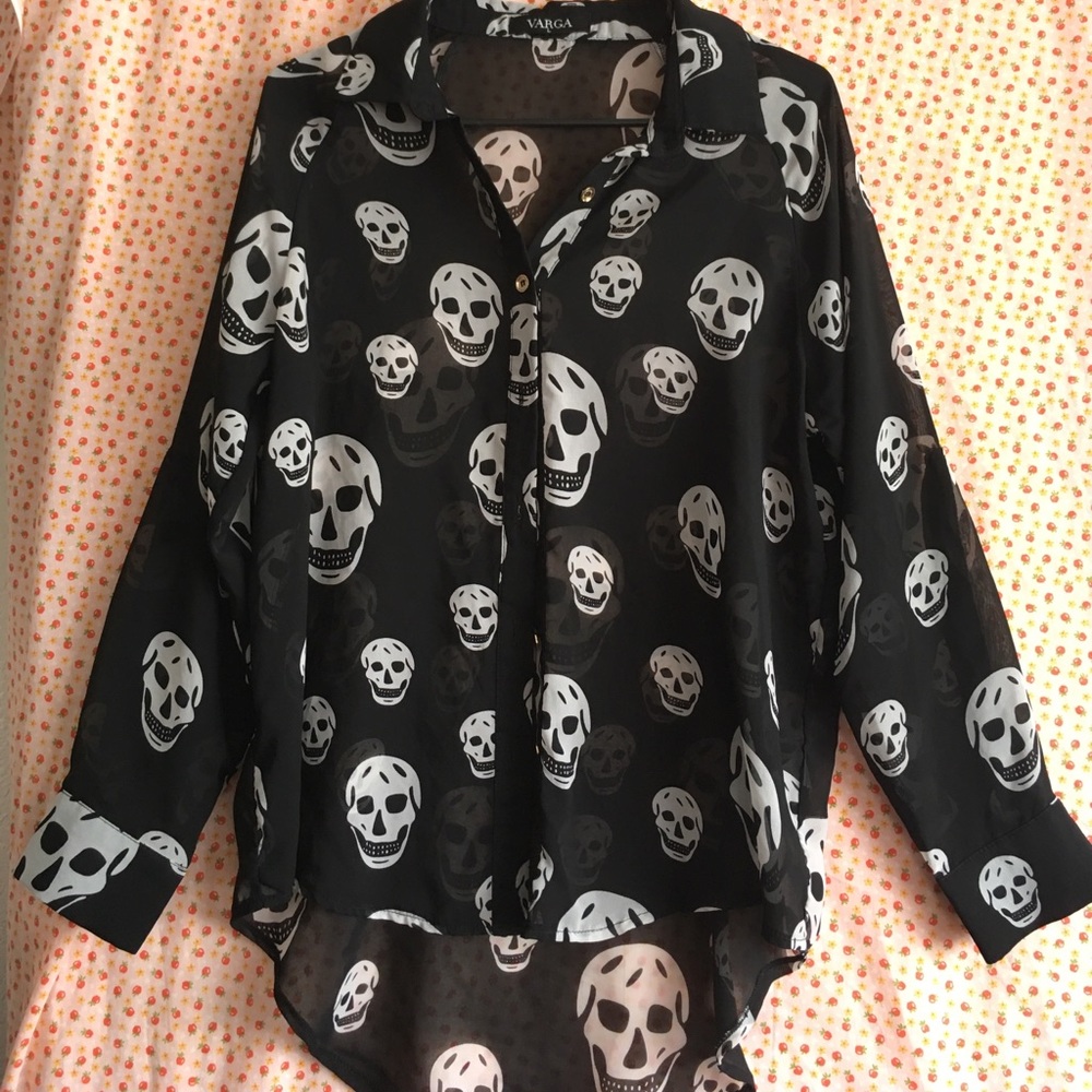 Large long sleeve skull top💀