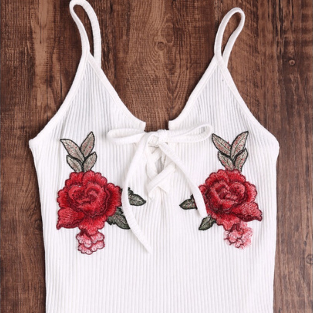 !!NEW ARRIVAL!!!White Rose Embroidered Tank - Picture 2 of 5