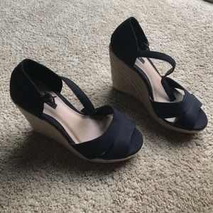 Black wedges