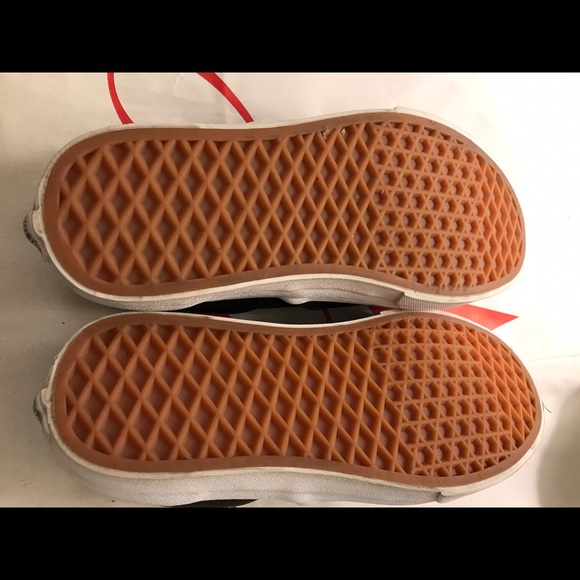Vans - Picture 2 of 4