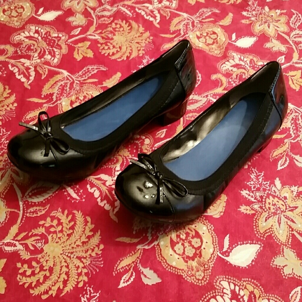 Black slip on by me too