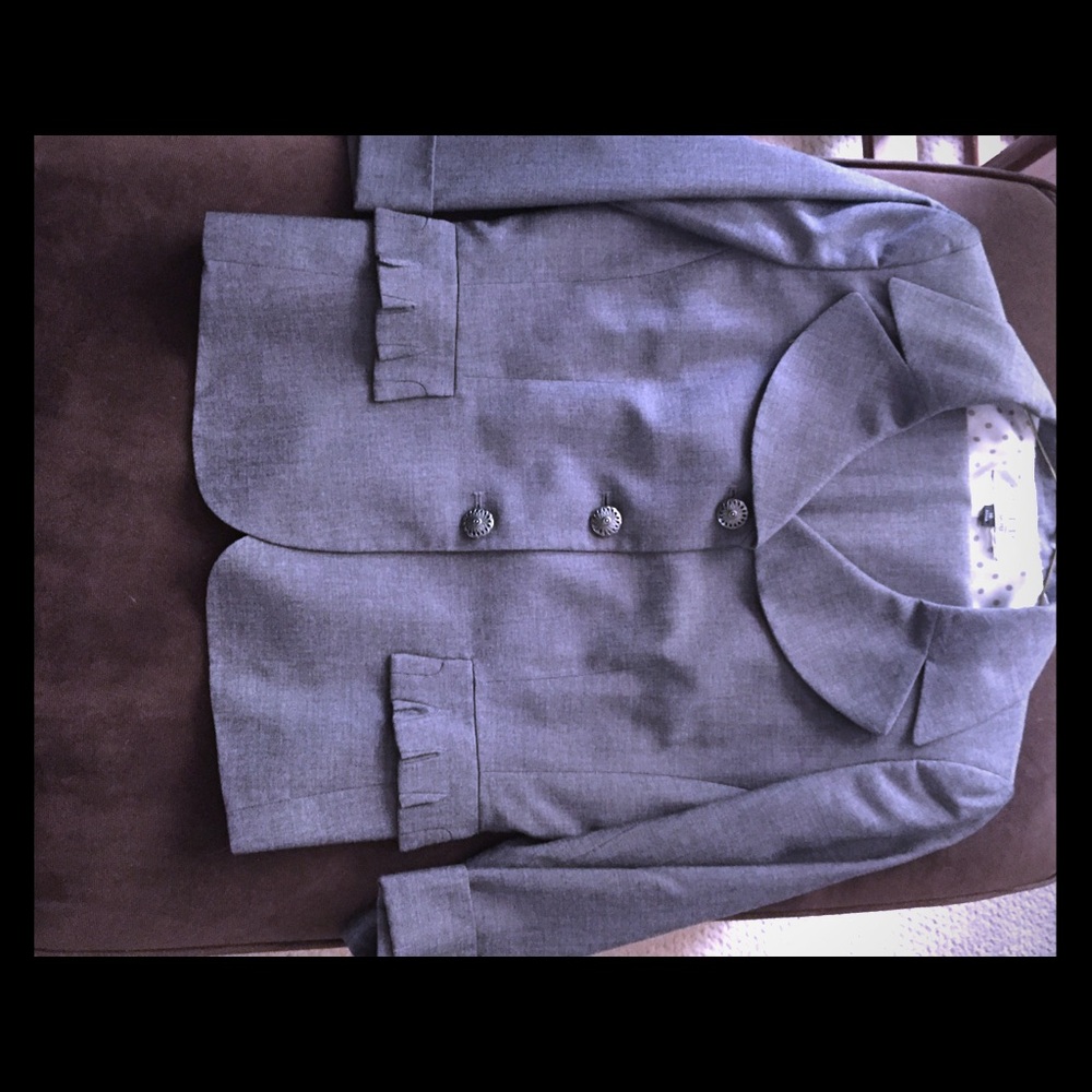 Tahari skirt suit