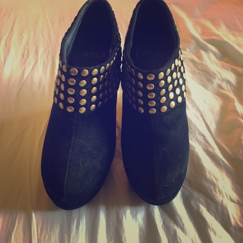 Ankle booties! Great condition, no studs missing!! - Picture 3 of 3