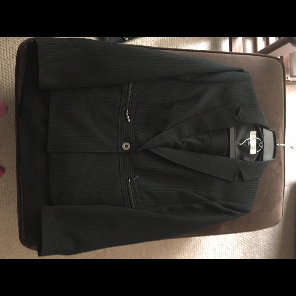Tahari skirt suit
