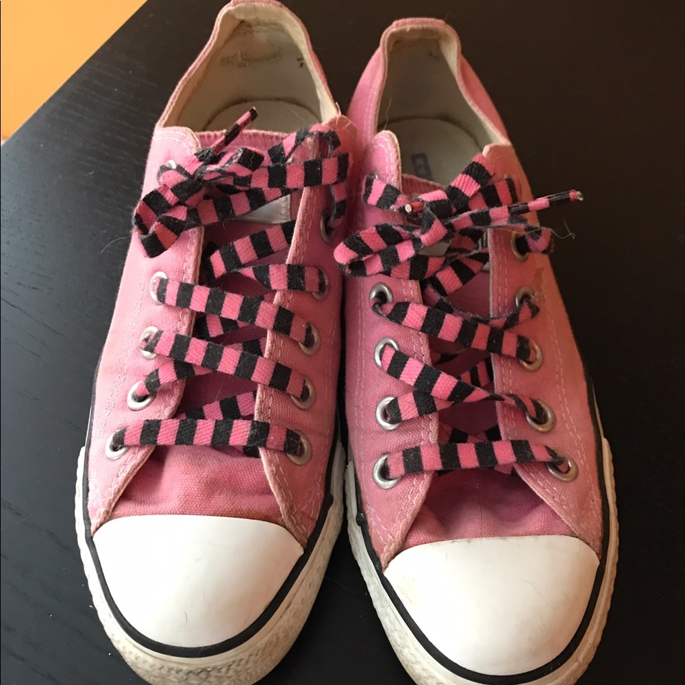 Size 7 Pink Converse All Stars Low Tops