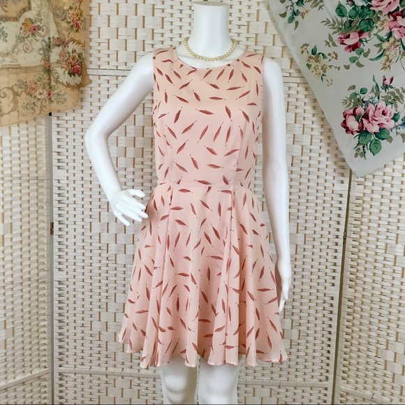 Maison Jules Dresses & Skirts - Maison Jules Summer Pale Pink Feather Print Dress
