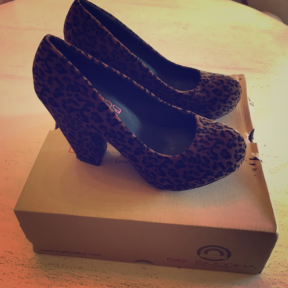 Big Buddha Cheetah heels size 6
