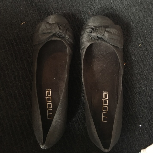 Black MODA Flats - Picture 2 of 4
