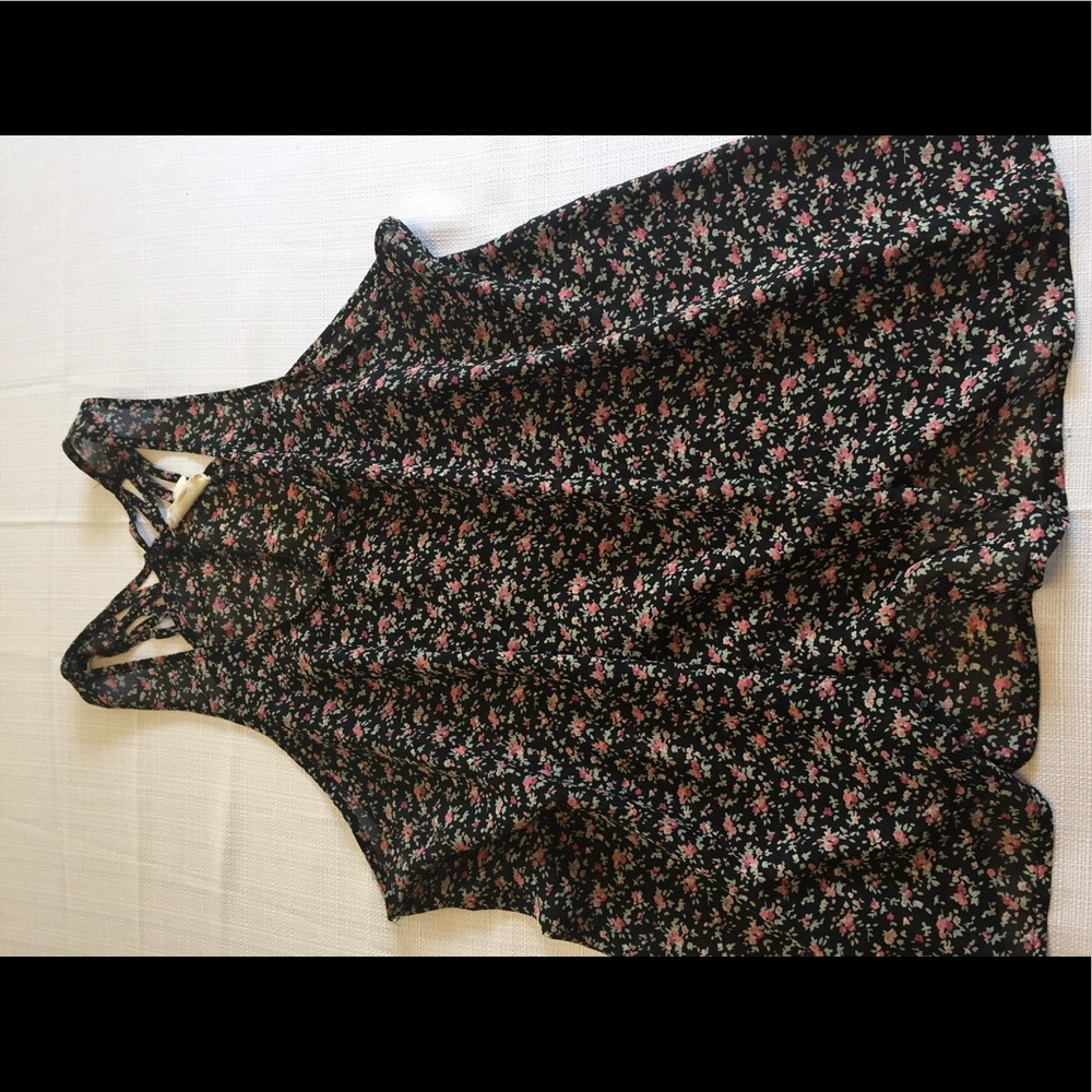 LOWEST PRICE! Tank top, precious pattern, flowy!