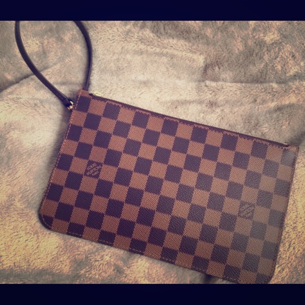 Neverfull Damier Wristlet 10x6