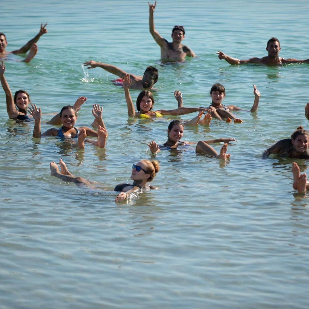 Meet your Posher, Loni